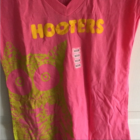New Women’s Hooters V-Neck Tee FLA Medium Large XL - Picture 3 of 7